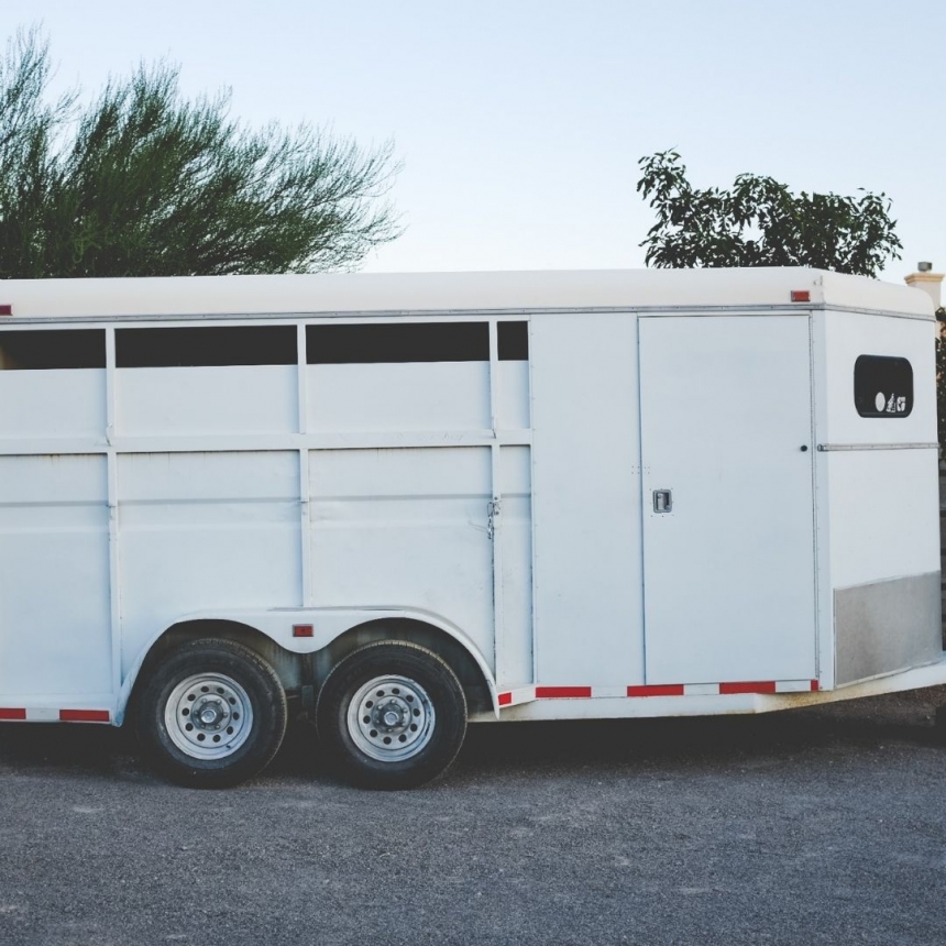 6 Advantages of Using Construction Trailers for your Business