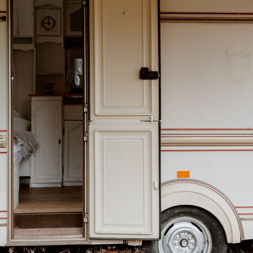 Factors To Consider Before Renting Mobile Trailers