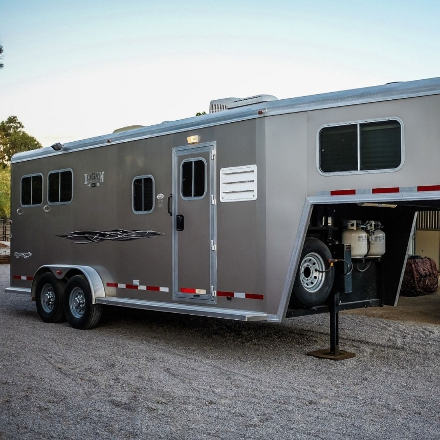 Mobile Office Space Trailer: Should You Buy Or Rent?